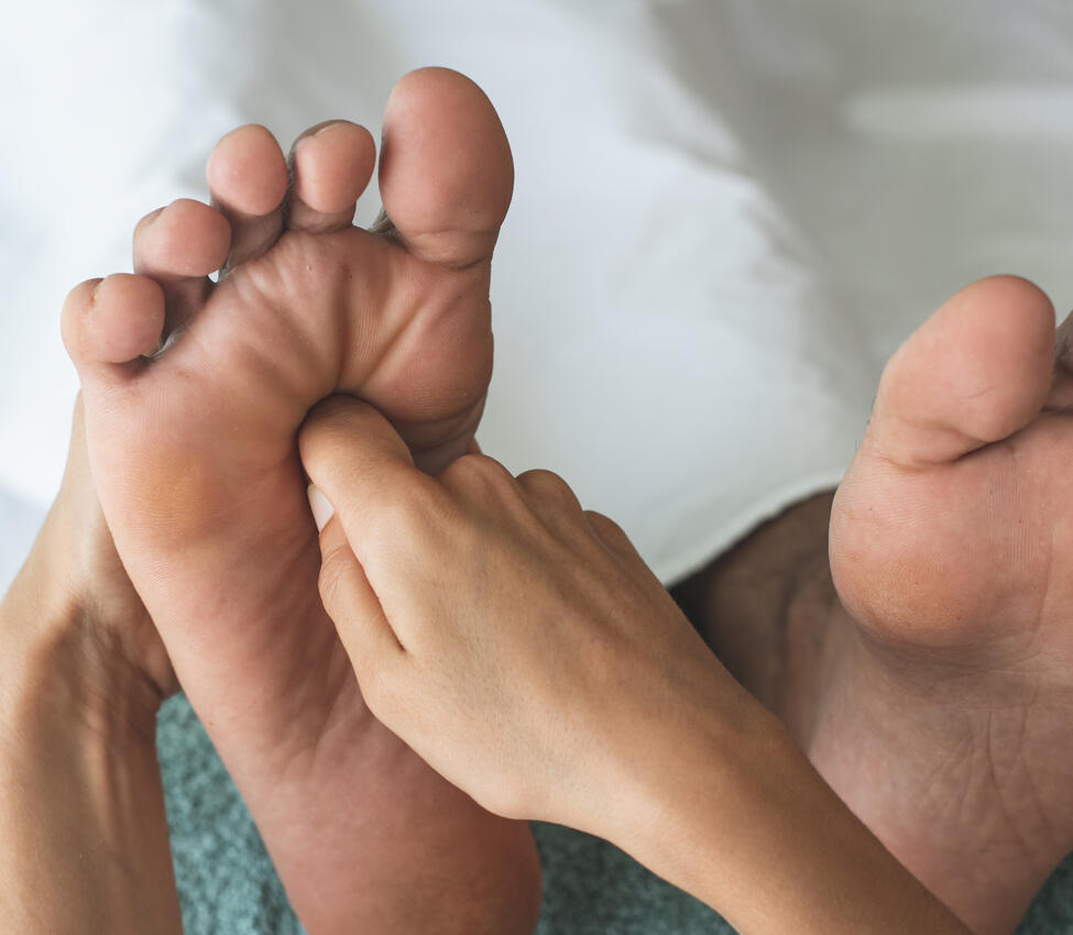 reflexologia massagem pés